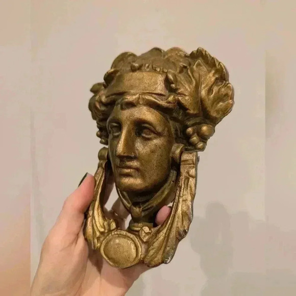 Antique large heavy brass Athena door knocker - Picture 2 of 10